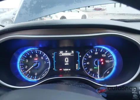 2017 Chrysler Pacifica Touring z USA, uszkodzony, nr VIN 2C4RC1DG4HR587767